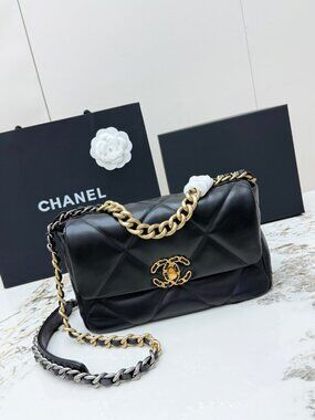 CHANEL CC 19 FLAP BAG MEDIUM IN SHINY LAMBSKIN